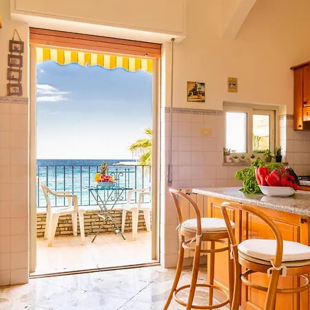 La Casa Di Elvira Lejlighed Giardini Naxos