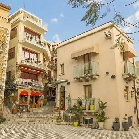 La Casa Di Elvira Giardini-Naxos