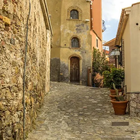 La Casa Di Elvira * Giardini Naxos
