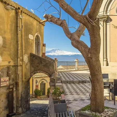 La Casa Di Elvira * Giardini Naxos