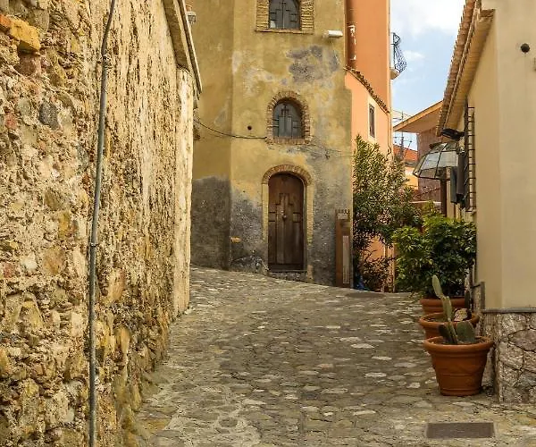 La Casa Di Elvira * Giardini Naxos